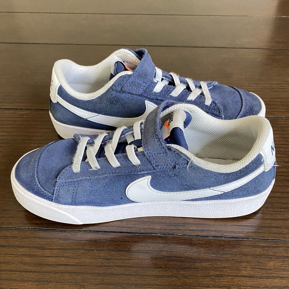 Nike Blazer Low ‘77 Suede Kids Shoe - Picture 3 of 6